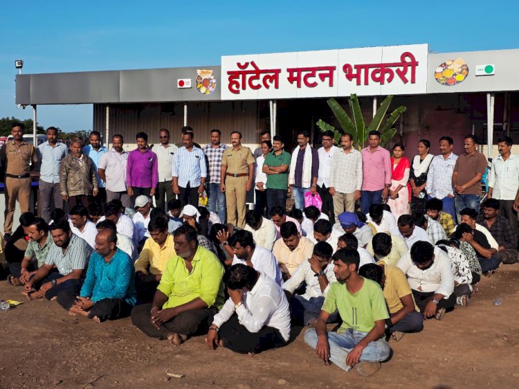 सांगोल्यात पोलीस पथकाची मोठी चमकदार कारवाई...  ◼️ "सहा. पोलीस अधीक्षक प्रशांत डगळे, पंढरपूर उपविभाग,   ◼️ पंढरपूर यांची जुगार अड्ड्‌यावर कारवाई २ कोटी ६० लाखाचा मुददेमाल जप्त"