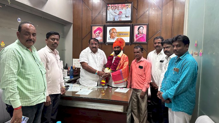 निराधारांना न्याय मिळवून देण्याचा प्रयत्न करणाऱ्या तानाजी जाधव यांचा राष्ट्रवादीच्या वतीने नागेश फाटे यांच्या हस्ते सन्मान...