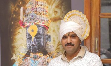 श्री. विठ्ठल - रूक्मिणी सभामंडपातील ऐतिहासिक चित्रे सुरक्षित ठिकाणी जतन..... मंदिर समितीचे कार्यकारी अधिकारी ,- राजेंद्र शेळके