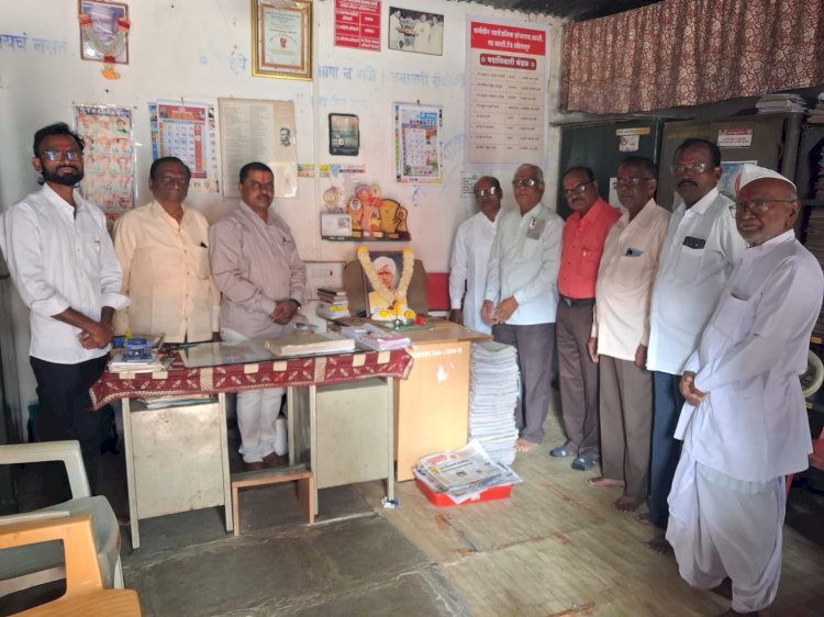 बार्शीच्या कर्मवीर सार्वजनिक ग्रंथालयात मामासाहेब जगदाळे  यांची जयंती साजरी....