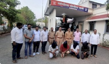 सांगोला पोलीसांची  चमकदार कामगिरी   ◼️ दरोड्याच्या गुन्ह्यातील ४ आरोपीतांना २४ तासाच्या आत अटक :,पोलीस निरीक्षक विनोद घुगे