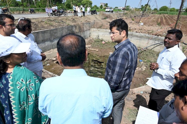 तांदूळवाडी अपघात प्रकरणी राज्य रस्ते विकास महामंडळाने विहिरीच्या संरक्षक कठड्याचे  काम तात्काळ सुरू करावे, :- जिल्हाधिकारी कार्तीकेयन एस.  ◼️ जिल्हाधिकारी यांनी केली धोकादायक रहदारी मार्गाची पाहणी.   ◼️ रस्ते अपघात चौकशीसाठी समितीची स्थापना....